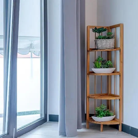 아파트 Guesthost - Lovely & Cozy With Terrace *