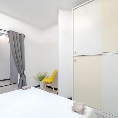 Guesthost - Lovely & Cozy With Terrace Apartment Chiavari