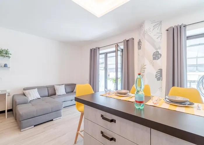 Guesthost - Lovely & Cozy With Terrace * Chiavari