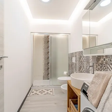 Lovely & Cozy With Terrace Apartment Chiavari