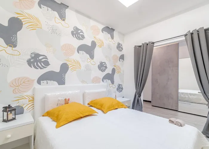 Guesthost - Lovely & Cozy With Terrace