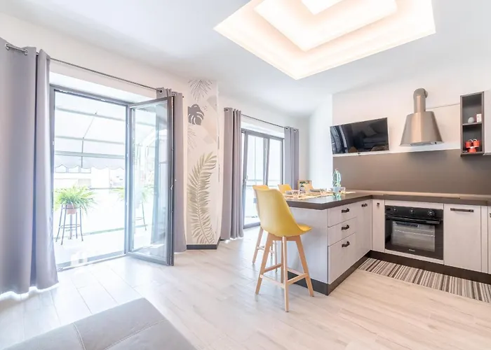 Guesthost - Lovely & Cozy With Terrace Chiavari