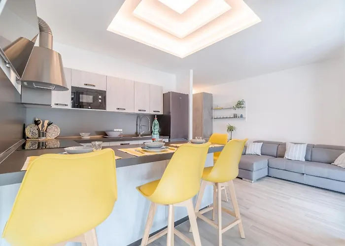 Guesthost - Lovely & Cozy With Terrace Apartmán